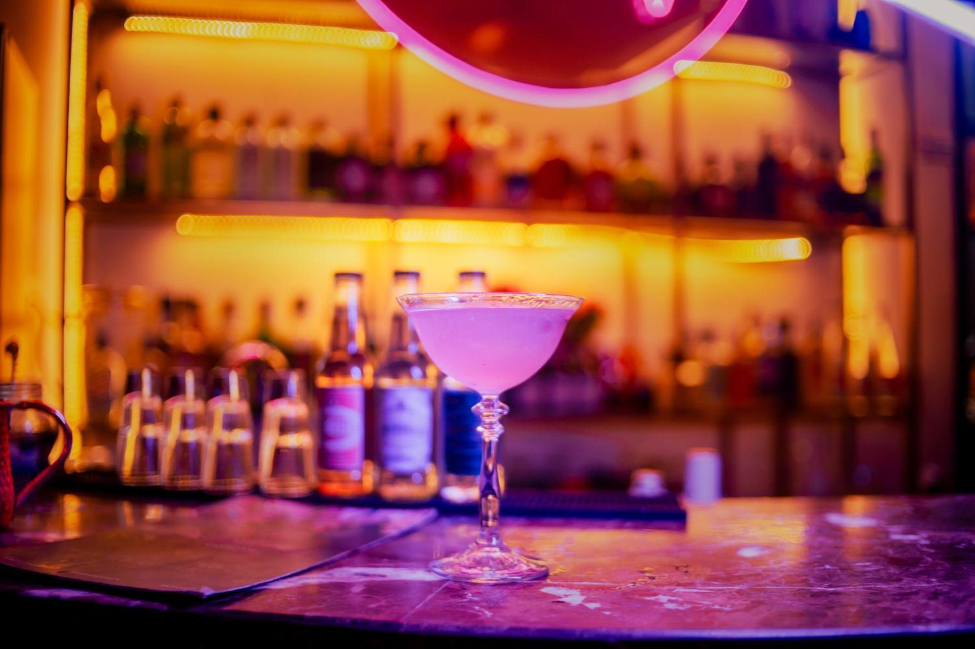 Faranda Collection Barranquilla, A Member Of Radisson Individuals Otel Barranquilla  Dış mekan fotoğraf A pink cosmopolitan cocktail