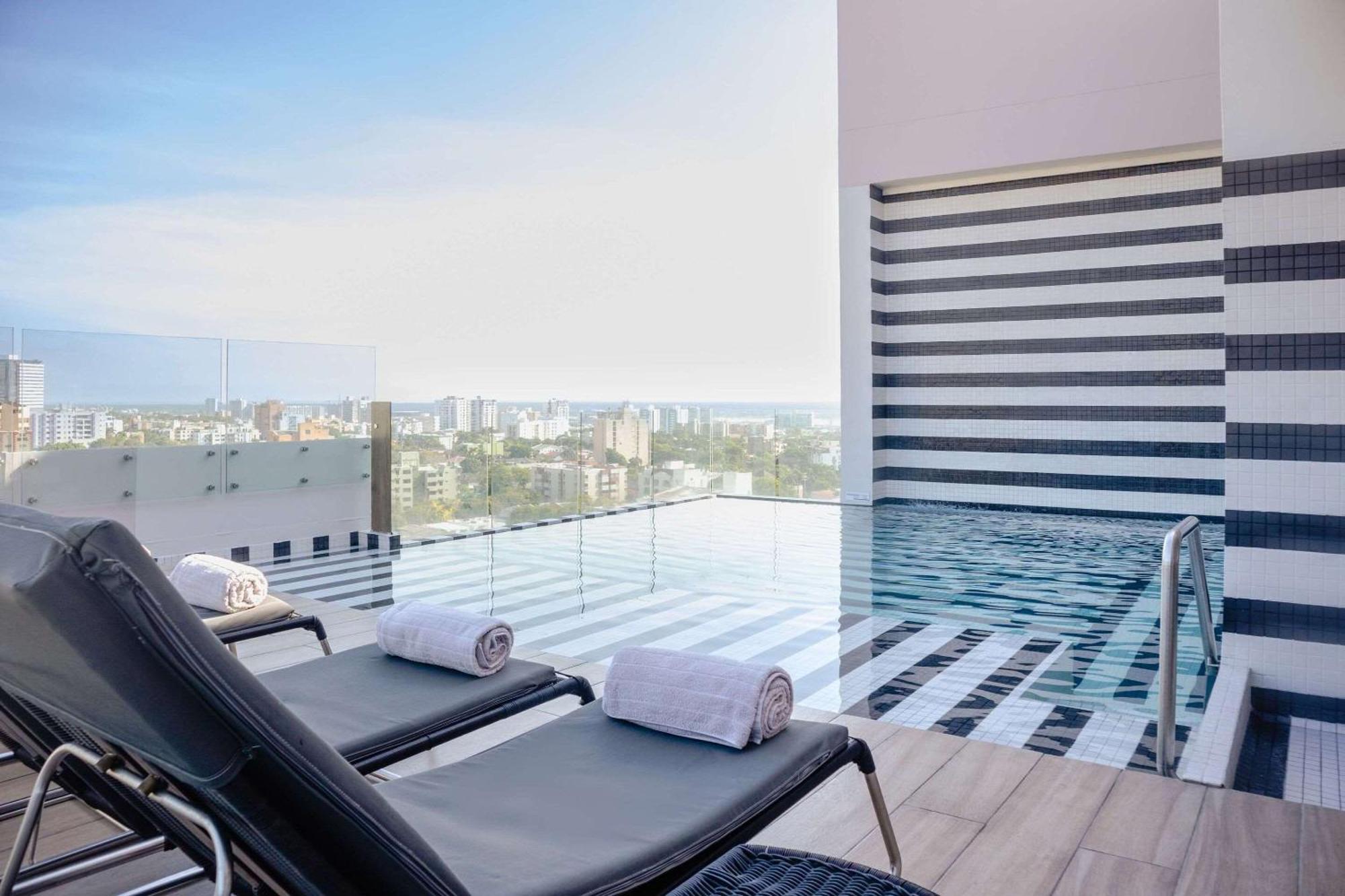 Faranda Collection Barranquilla, A Member Of Radisson Individuals Otel Barranquilla  Dış mekan fotoğraf Rooftop pool
