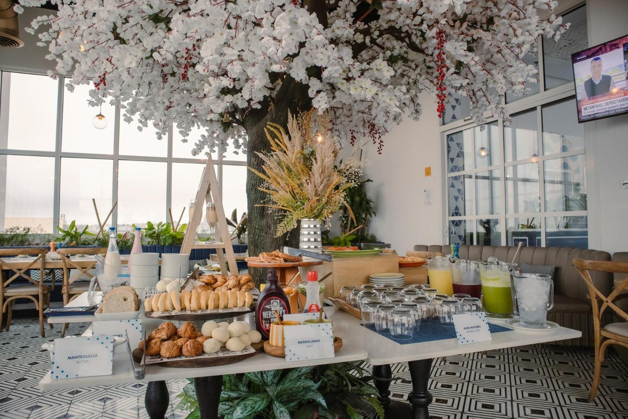 Faranda Collection Barranquilla, A Member Of Radisson Individuals Otel Barranquilla  Dış mekan fotoğraf Sakura Buffet at the 360° Sky Lounge